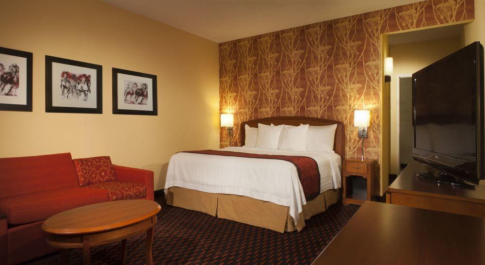 Courtyard Louisville Airport Εξωτερικό φωτογραφία