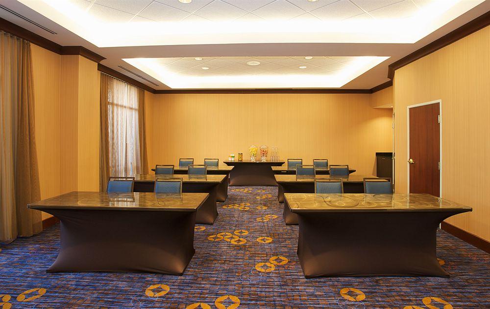 Courtyard Louisville Airport Εξωτερικό φωτογραφία