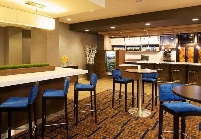 Courtyard Louisville Airport Εξωτερικό φωτογραφία