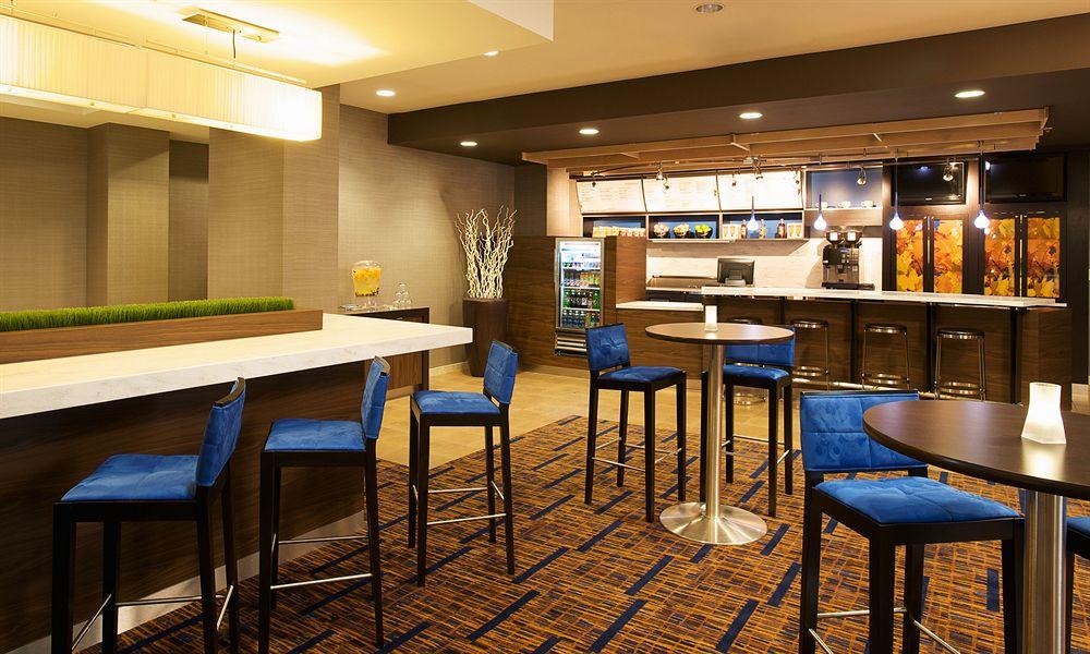 Courtyard Louisville Airport Εξωτερικό φωτογραφία