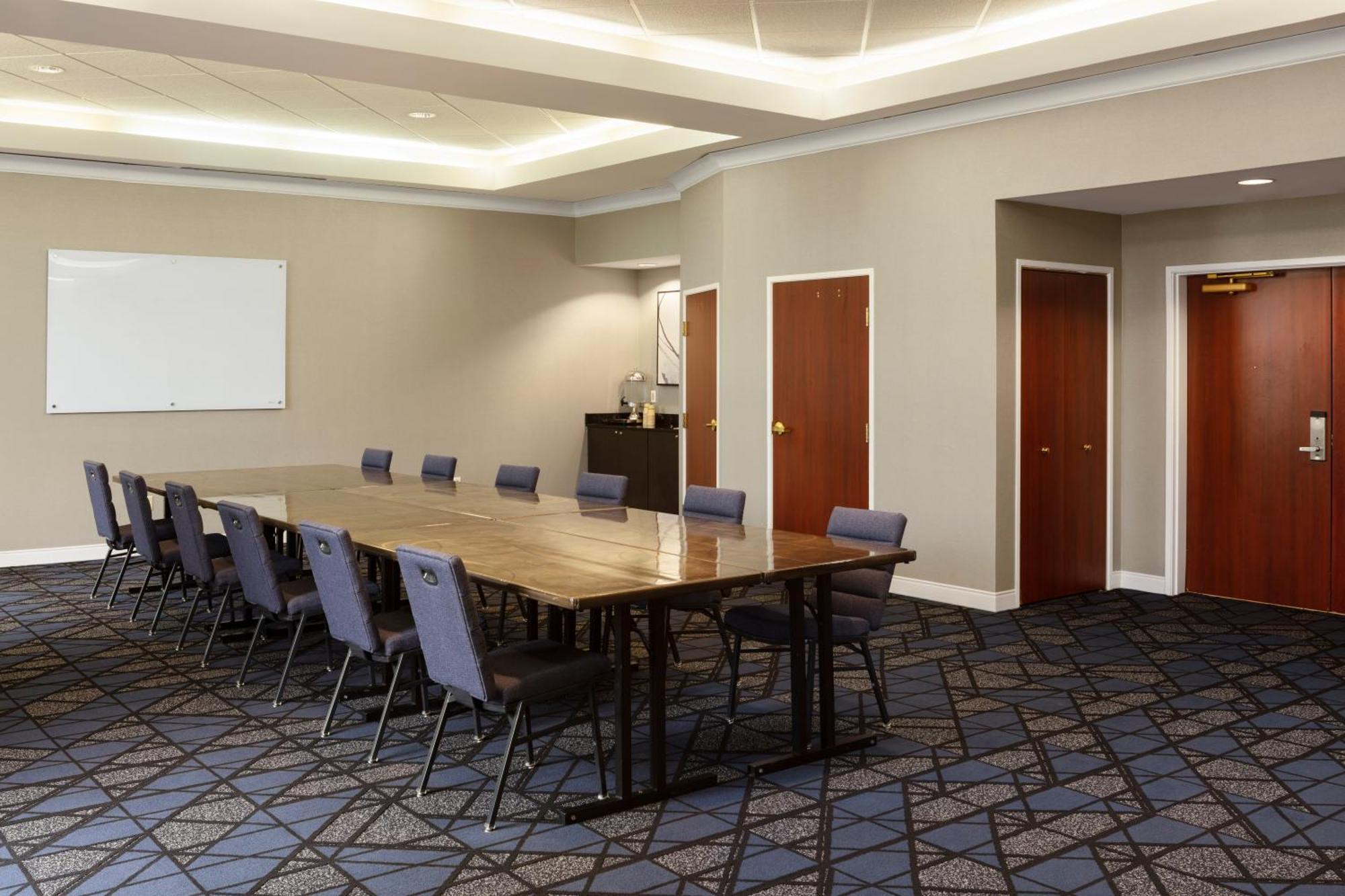Courtyard Louisville Airport Εξωτερικό φωτογραφία