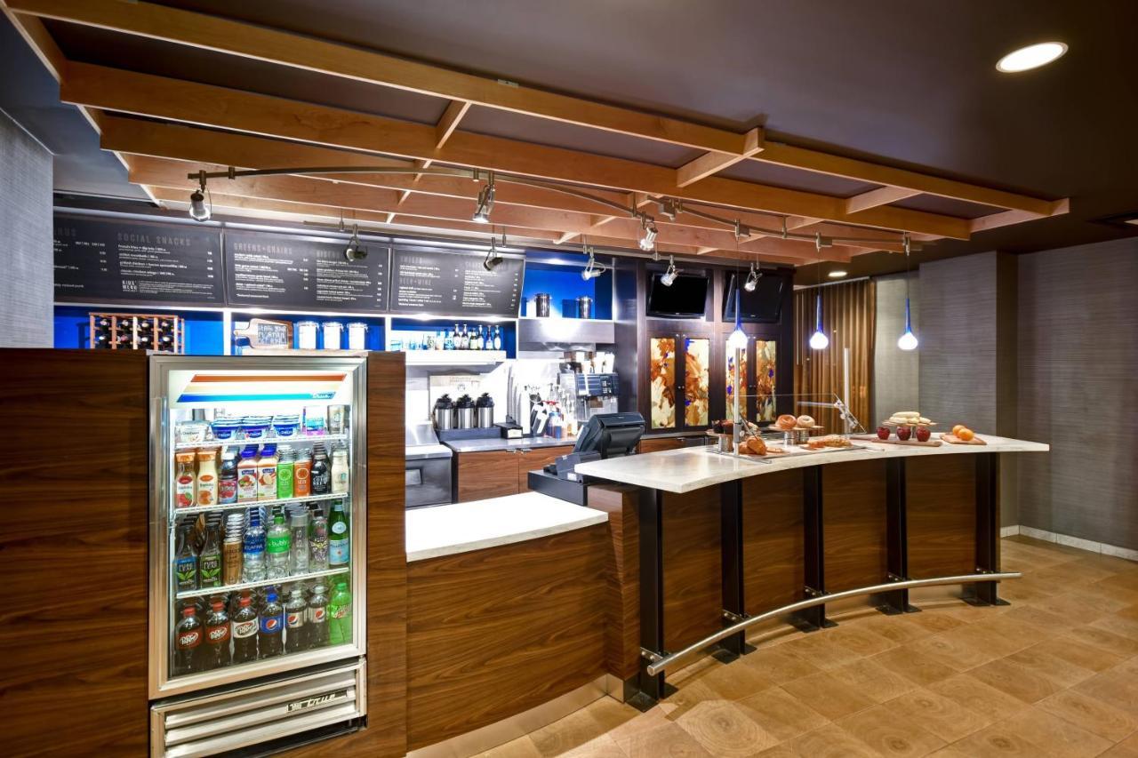 Courtyard Louisville Airport Εξωτερικό φωτογραφία