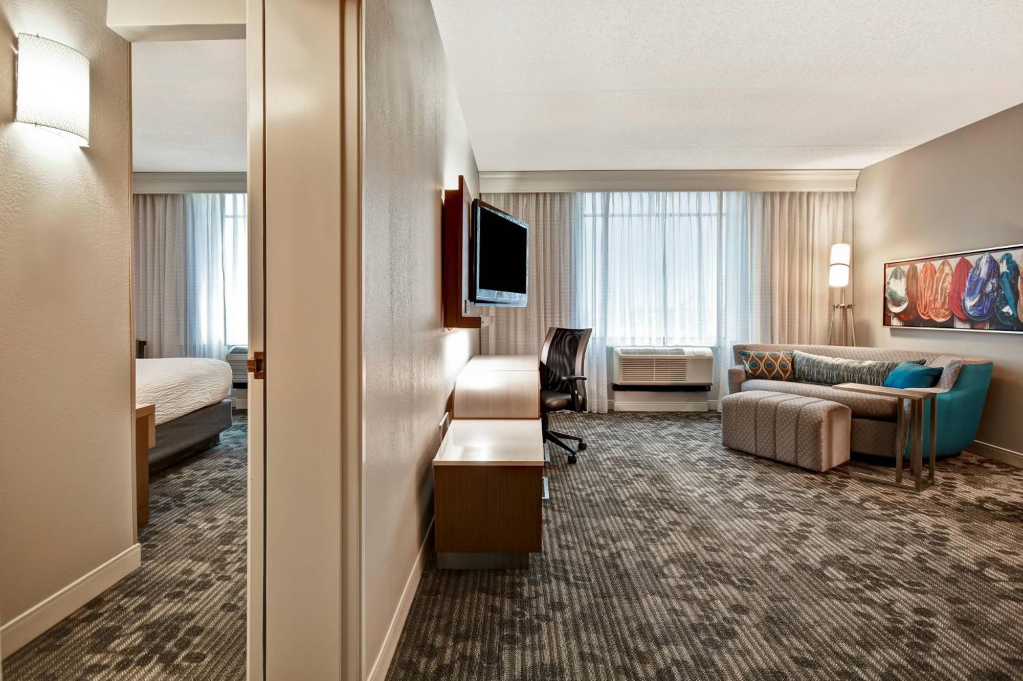 Courtyard Louisville Airport Εξωτερικό φωτογραφία