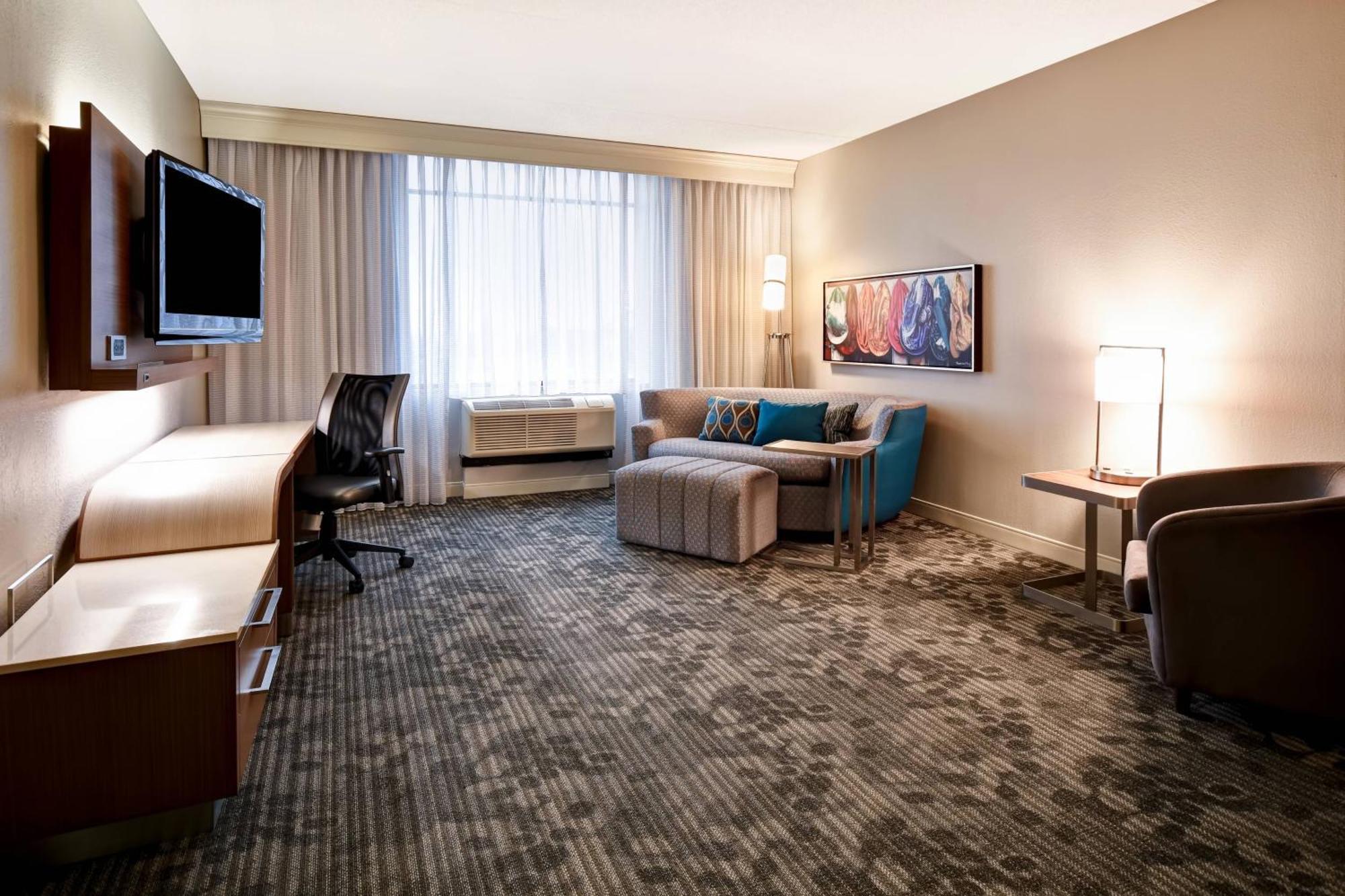 Courtyard Louisville Airport Εξωτερικό φωτογραφία