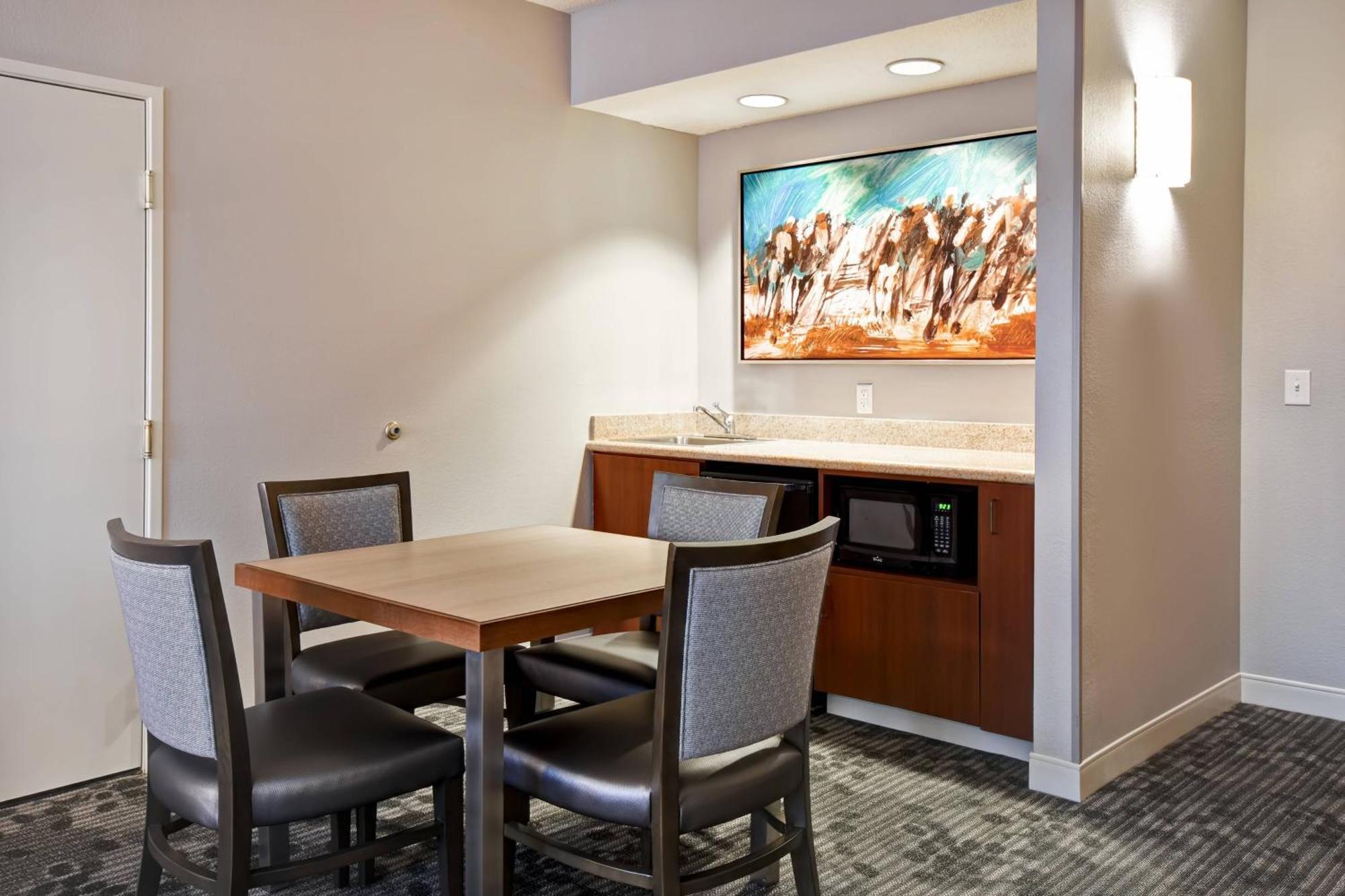Courtyard Louisville Airport Εξωτερικό φωτογραφία