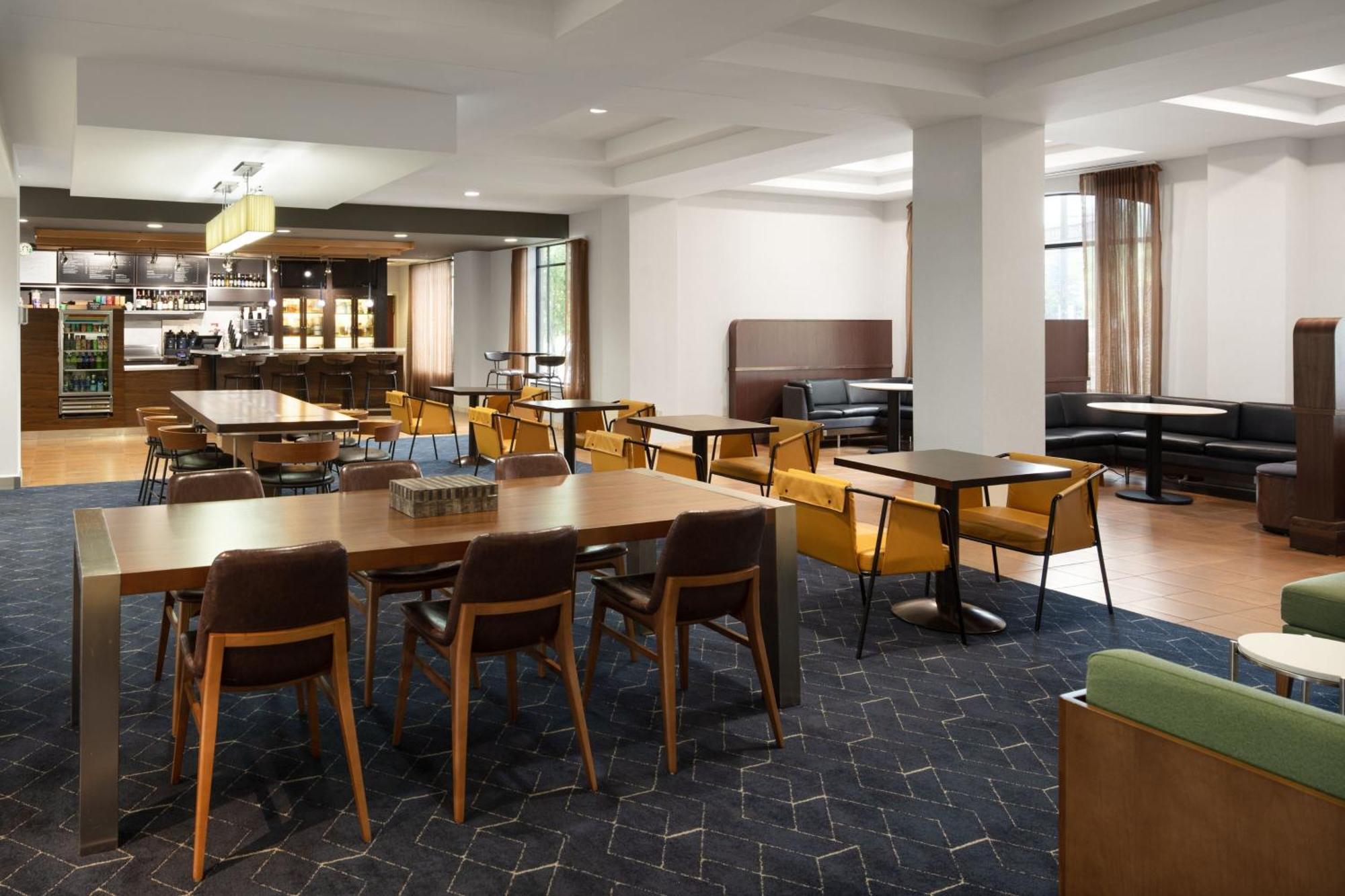 Courtyard Louisville Airport Εξωτερικό φωτογραφία