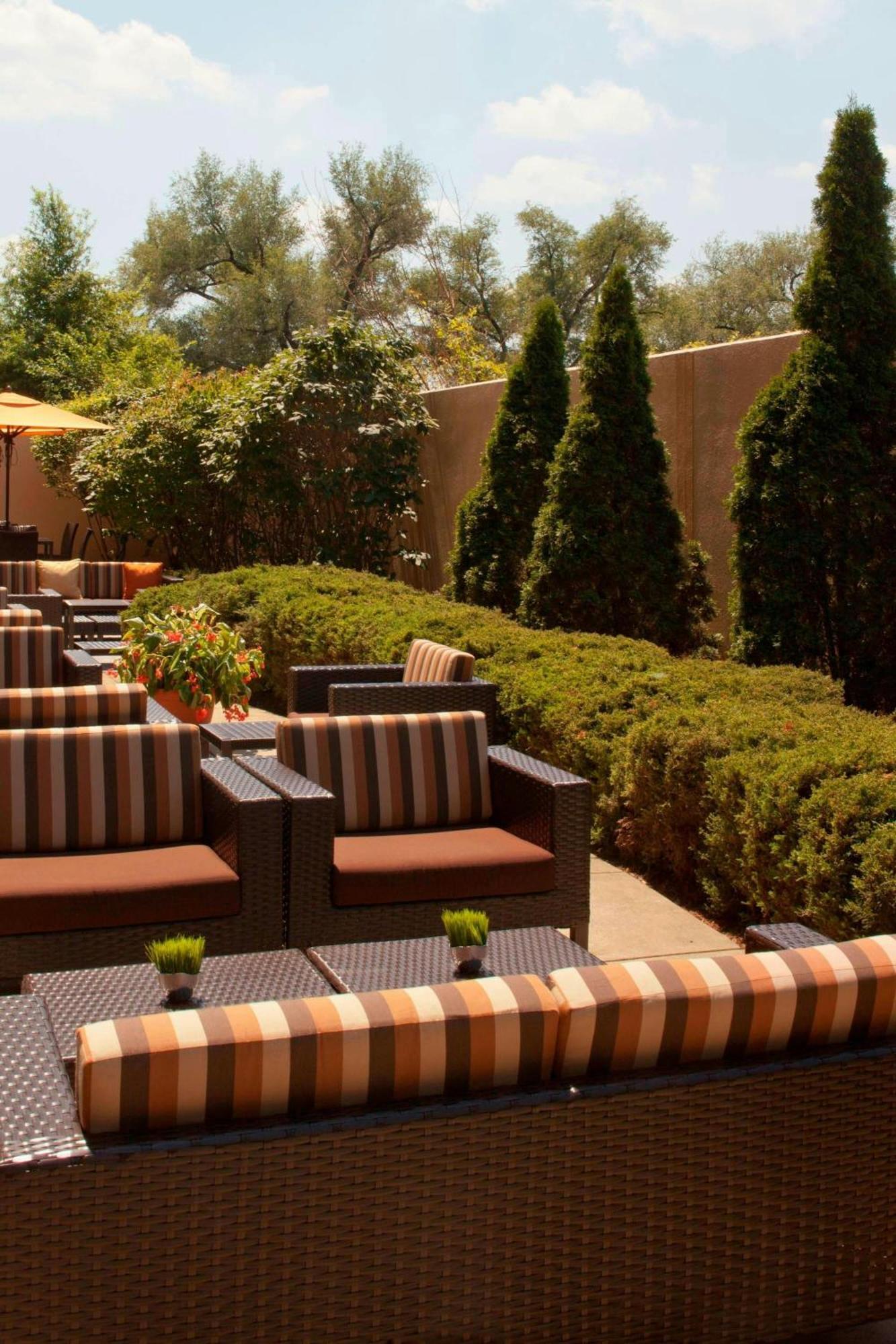 Courtyard Louisville Airport Εξωτερικό φωτογραφία
