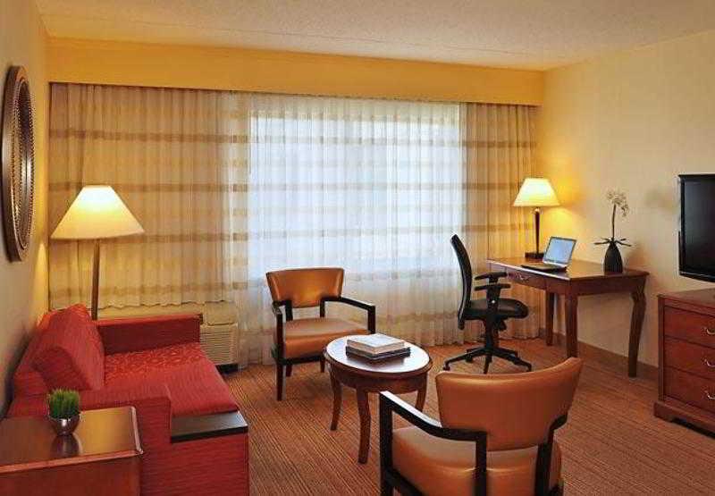 Courtyard Louisville Airport Δωμάτιο φωτογραφία